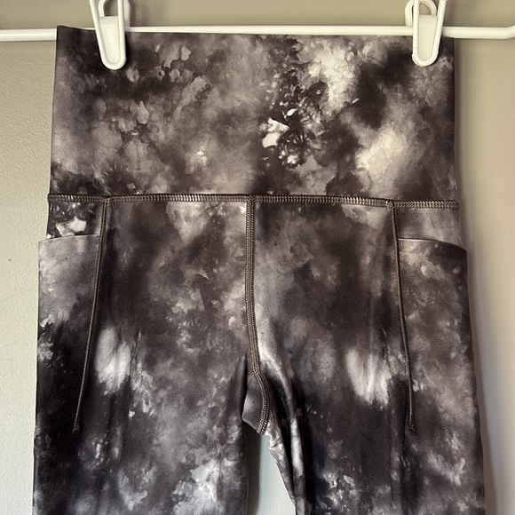 Athleta Salutation Capri Women’s Grey Athletic Leggings - Picture 2 of 7